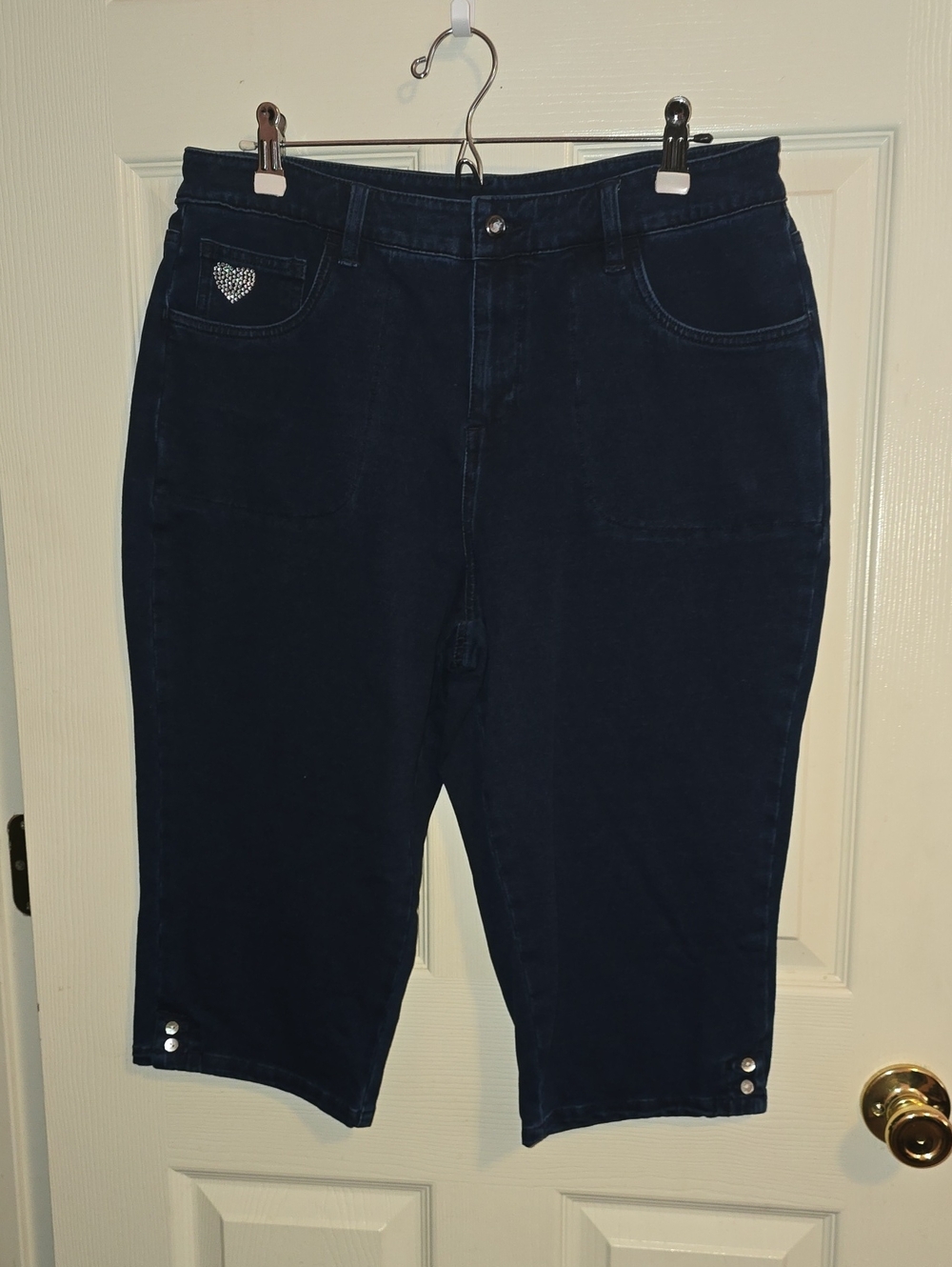 Quacker Factory Navy Blue Capris with Rhinestone Heart Detail‎